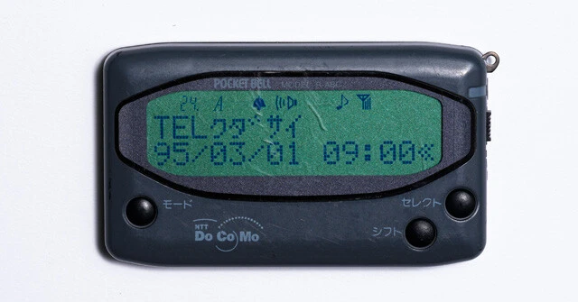 画面にカナが表示されるようになった時代の人気機種。NTTドコモのセンティーA