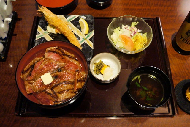 「ビフテキ丼&有頭海老フライセット」