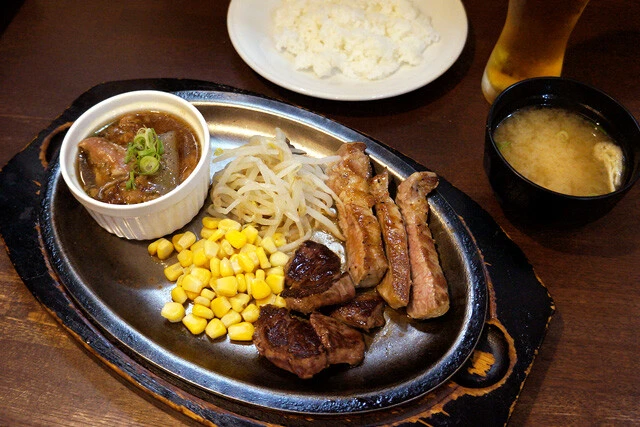 【ステーキランチ】3種の肉料理が選べる「トリプルコンビ」ランチの満足度が高すぎる、地元密着のステーキ店:パリッコ『今週のハマりメシ』第132回