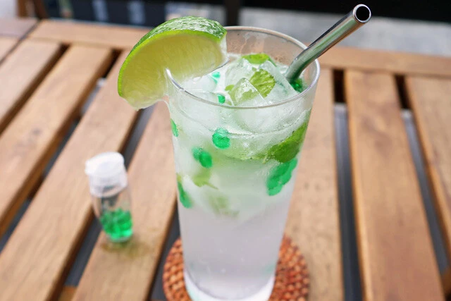 【ブレスケアモヒート】緑色のカプセルが彩り鮮やか! 圧倒的ハイパーなミントを体験できるブレスケアのカクテル<野島慎一郎のバカレシピ>