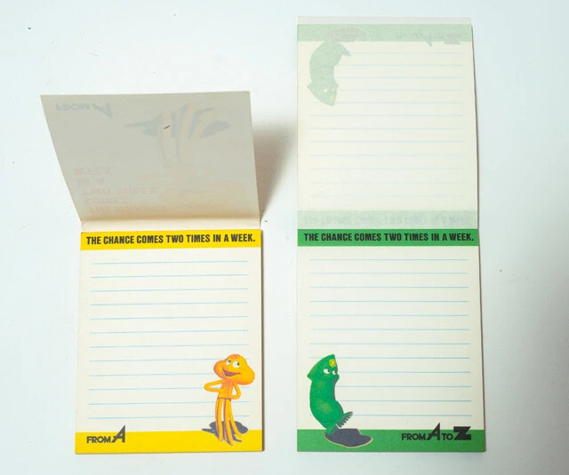 メモ帳セットは背面に値札シールが貼られており、無料配布品ではないグッズ