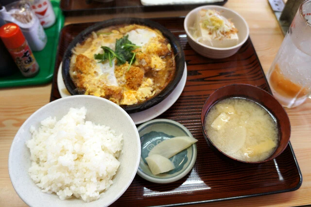 【カツ煮定食】成増の奇跡。定食屋の名店「やまだや」で過ごす、極上の昼飲みタイム:パリッコ『今週のハマりメシ』第127回