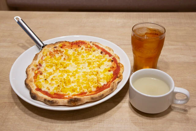 【ガスト】たっぷりマヨコーンピザセット●650~700円 ドリンクバーとスープバーもついてくる