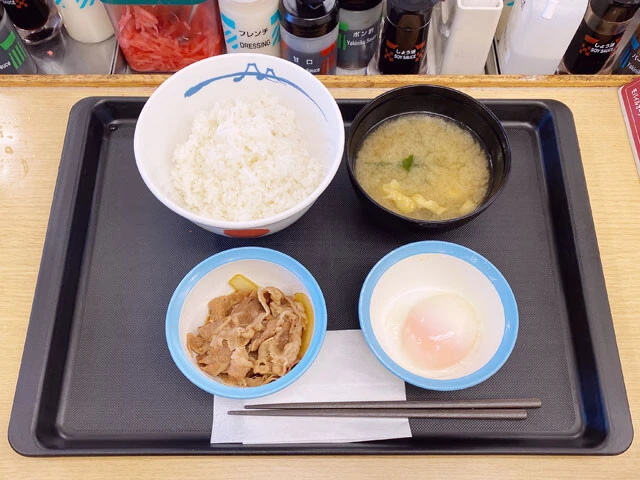 【松屋】Wで選べる玉子かけごはん(ミニ牛皿、半熟玉子)●290円 小鉢はミニ牛皿、納豆、国産とろろ、冷奴から選べ、玉子も生玉子、半熟玉子から選べる