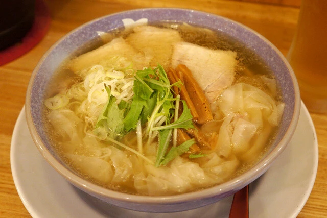 【塩ワンタン麺】まるで天女の羽衣!? 三鷹で食べられる山形・酒田ラーメンのワンタンは、究極のふわとろ食感だった:パリッコ『今週のハマりメシ』第149回