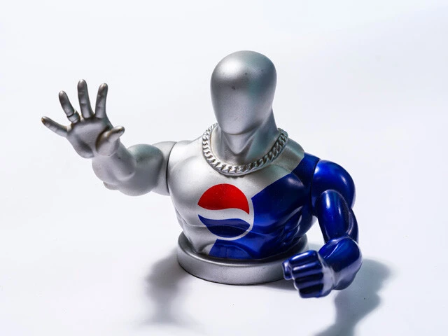 「ボトルキャップフィギュア」ブームの火つけ役はペプシマンだった！【山下メロの平成レトロ遺産：032】