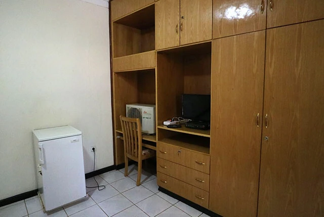 あまり冷えていないが一応冷蔵庫あり