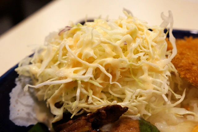 たっぷりのキャベツも嬉しい