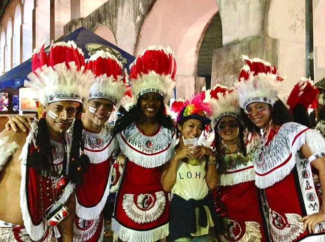 カイピリーニャ両手に観光名所「カリオカ水道橋」の前で夜遊び