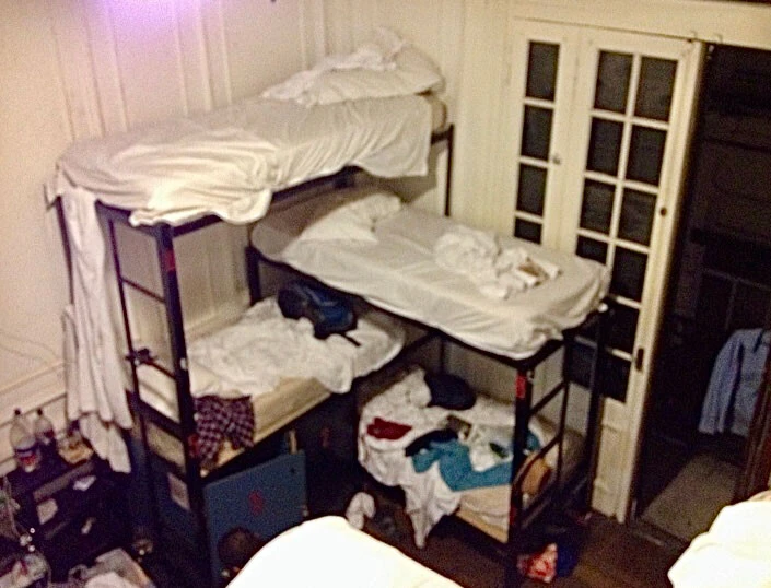 別の4段ベッドから撮ったもうひとつの4段ベッド