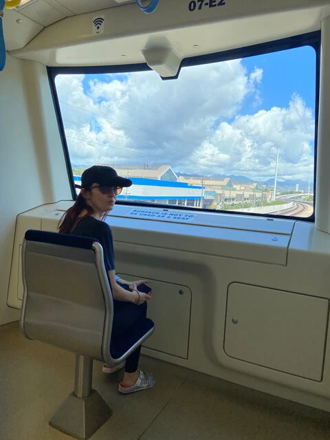 市川紗椰がハワイの鉄道「スカイライン」に乗車「"ジェットコースター系公共交通"です」