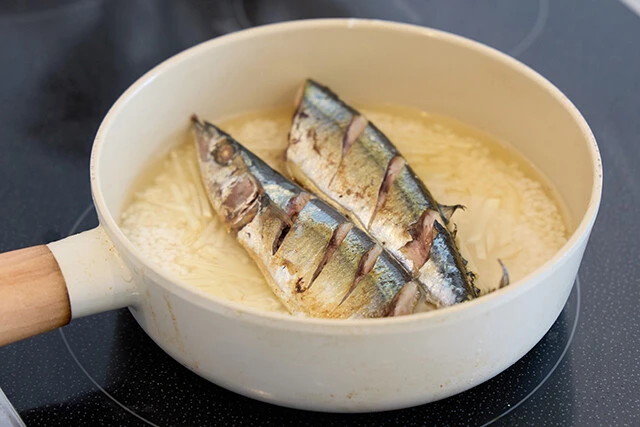 楽々! フライパンでサンマの炊き込み風ご飯