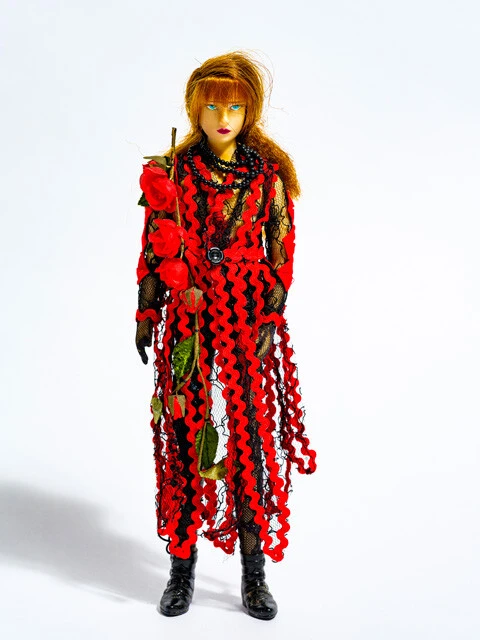 タカラ製の「STAR LIGHT YOSHIKI」。衣装ごとに「パープル」「ローズ」「シルバー」と3種類がラインナップされた。写真は「ローズ」