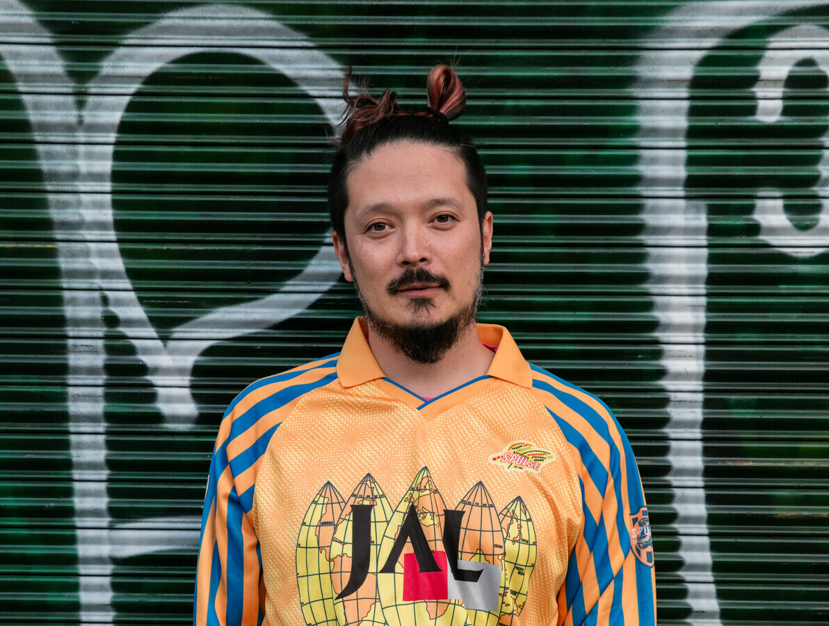 「Tシャツの裾の歴史」から若者たちへの"呪い"の正体を明らかに?