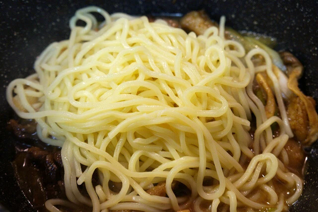 カラヒグ麺と混ぜれば