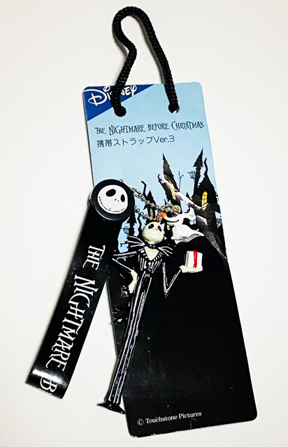 NBCの主人公ジャック・スケリントンの携帯電話のストラップ。ジャックの愛犬であるゼロのチャーム付き