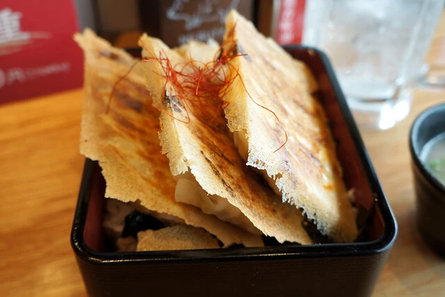 横からの絵もおもしろい