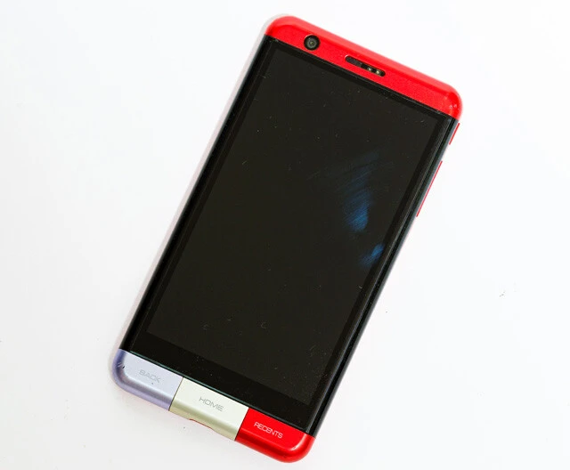 京セラ製のA03（2015年）