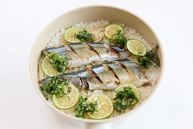 楽々! フライパンでサンマの炊き込み風ご飯