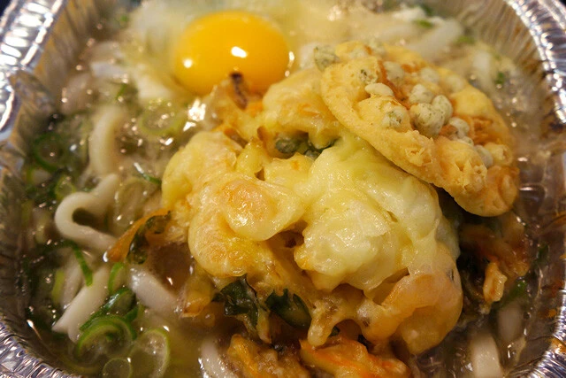 ちゃんとしたかきあげをのせてぐつぐつ