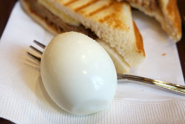 かたゆでは白身がうまい