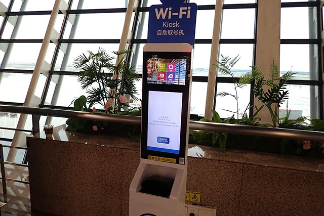 上海浦東国際空港のフリーWi-Fiはこの端末でパスポートでの認証が必要。プライバシーの観点から利用はやや不安なのが正直なところだ