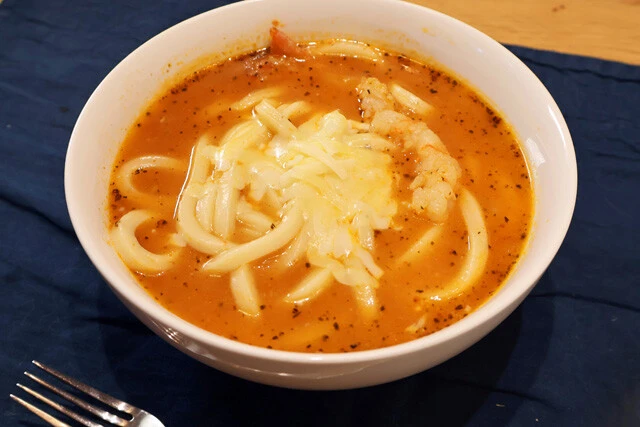 【丸亀製麺のスープパスタ】極太の生パスタかと思いきや!?　実は丸亀製麺のうどんを使った簡単激ウマなスープパスタ！＜野島慎一郎のバカレシピ＞