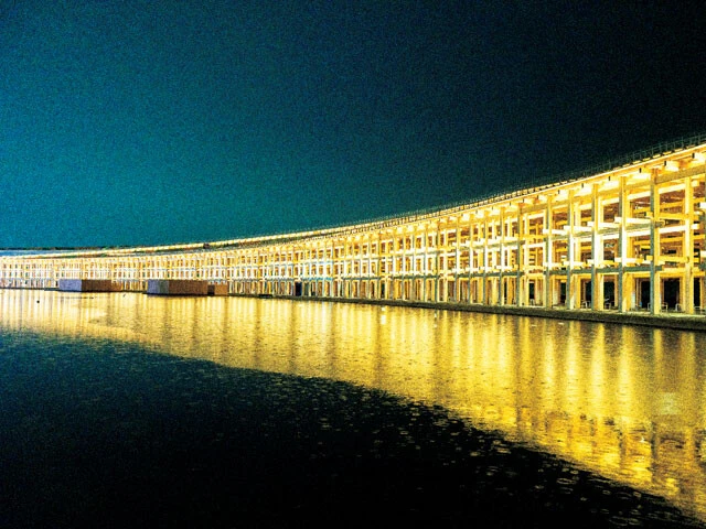 夜の大阪万博、"ライトアップ"パビリオン大集合！　世界各国の意匠がきらめく姿に!!