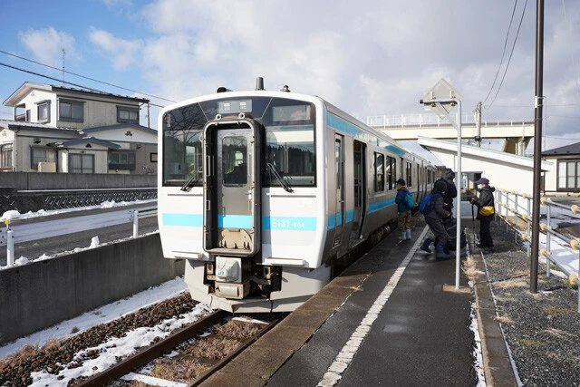 まだ車両がピカピカのキハE130系が走る