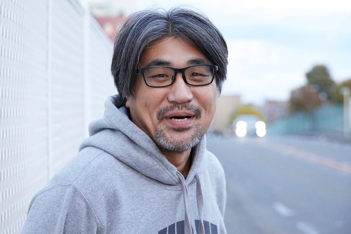 『定額制夫の「こづかい万歳」 ~月額2万千円の金欠ライフ~』を連載中の吉本浩二先生