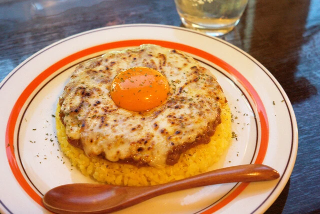 「炙りチーズ特製キーマカレー」