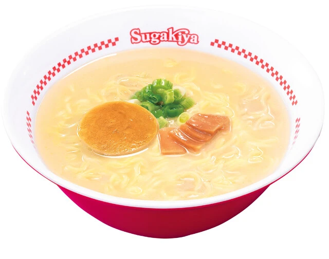 東海地区を中心に出店するラーメンチェーン「スガキヤ」の和風とんこつラーメンを完全再現! 写真は「スガキヤ」のラーメンではなく、カップ麺をスガキヤのどんぶりに盛り付けたもの