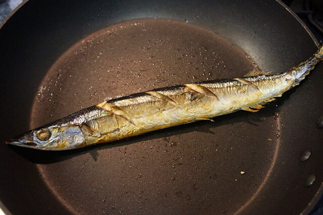 焼きさんまを焼きなおす