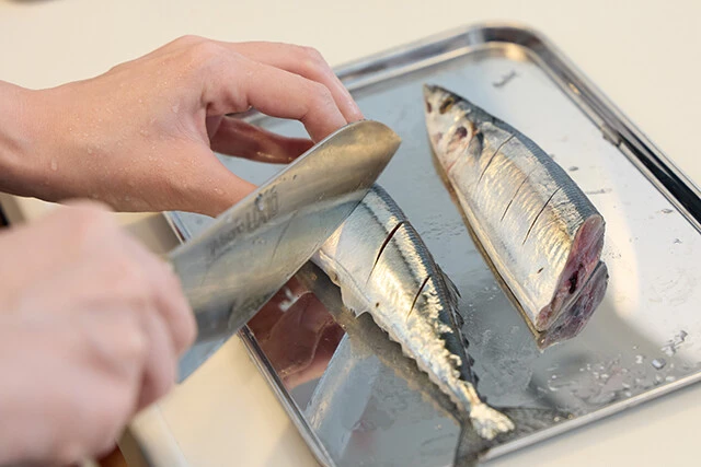 簡単! フライパンでサンマの塩焼き