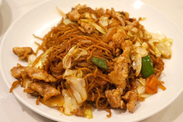 【肉ソース焼きそば】強く記憶に残る味。五反田の人気町中華「梅林」の名物焼きそば：パリッコ『今週のハマりメシ』第191回