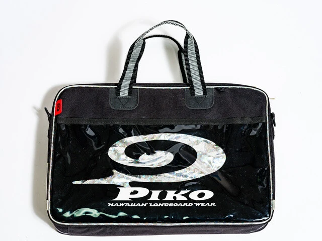 PIKOの習字バッグ。マークの部分がホログラムになっている