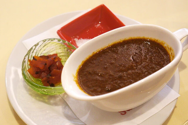 追加カレーソースもたっぷり