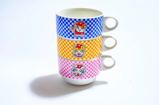 とっとこハム太郎スープマグカップ。こちらは斜めのギンガムチェック