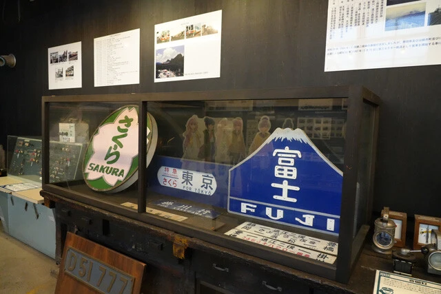 機関車の先頭についていた「さくら」と「富士」のヘッドマーク