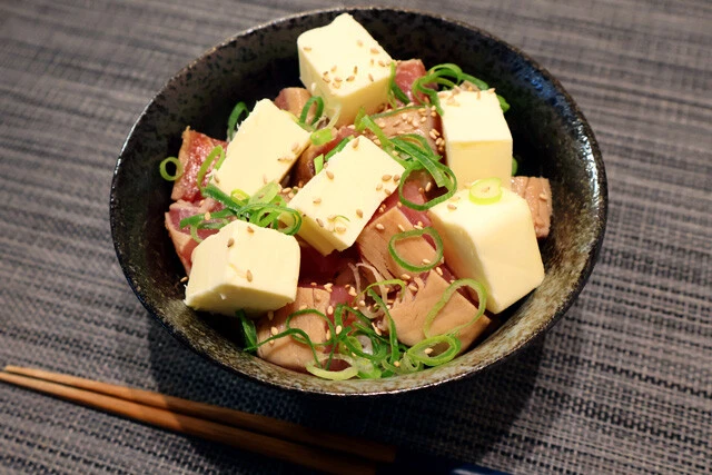 【バターポキ丼】"森のバター"アボカドじゃなく本物のバターとマグロを絡めたジャンクなポキ丼が大完成!<野島慎一郎のバカレシピ>