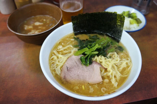 【横浜家系ラーメン&モツ煮定食】王道絶品家系ラーメンと衝撃のモツ煮をダブルで堪能:パリッコ『今週のハマりメシ』第167回