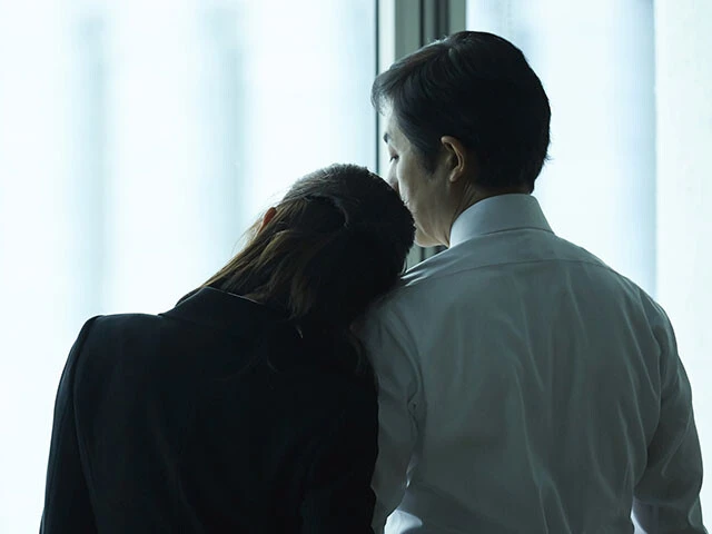 不倫相手との出会いは男女とも圧倒的に職場や仕事関係が多い　＊写真はイメージです