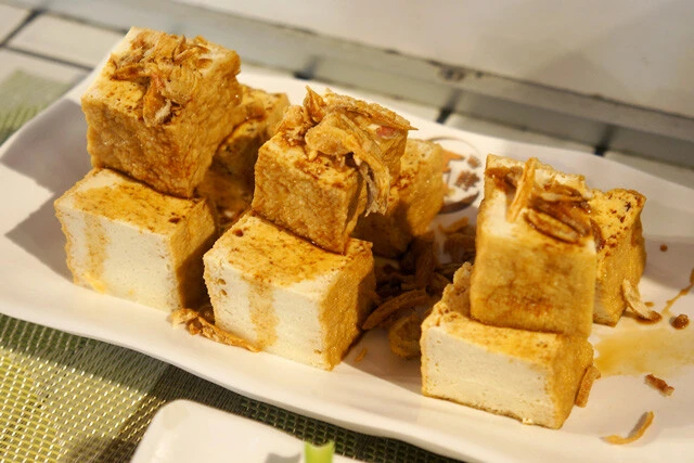 「厚揚げの醤油煮込み」（実物）