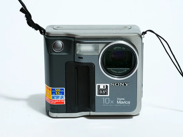 平成レトロデジカメの異端児！　「デジタルマビカ」シリーズ【山下メロの平成レトロ遺産：075】