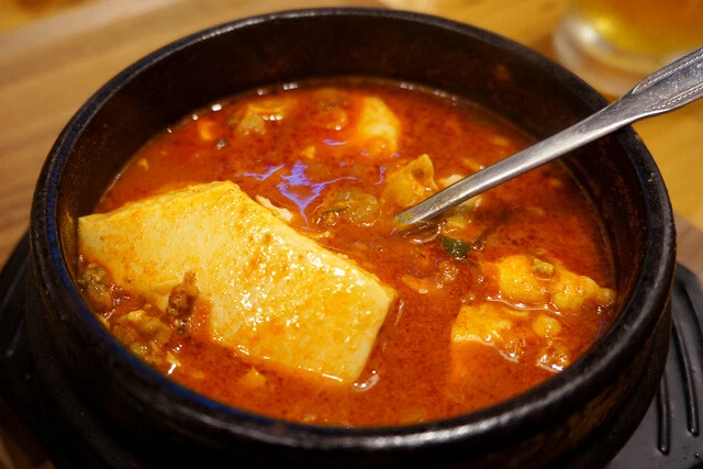 赤と白の対比がいい