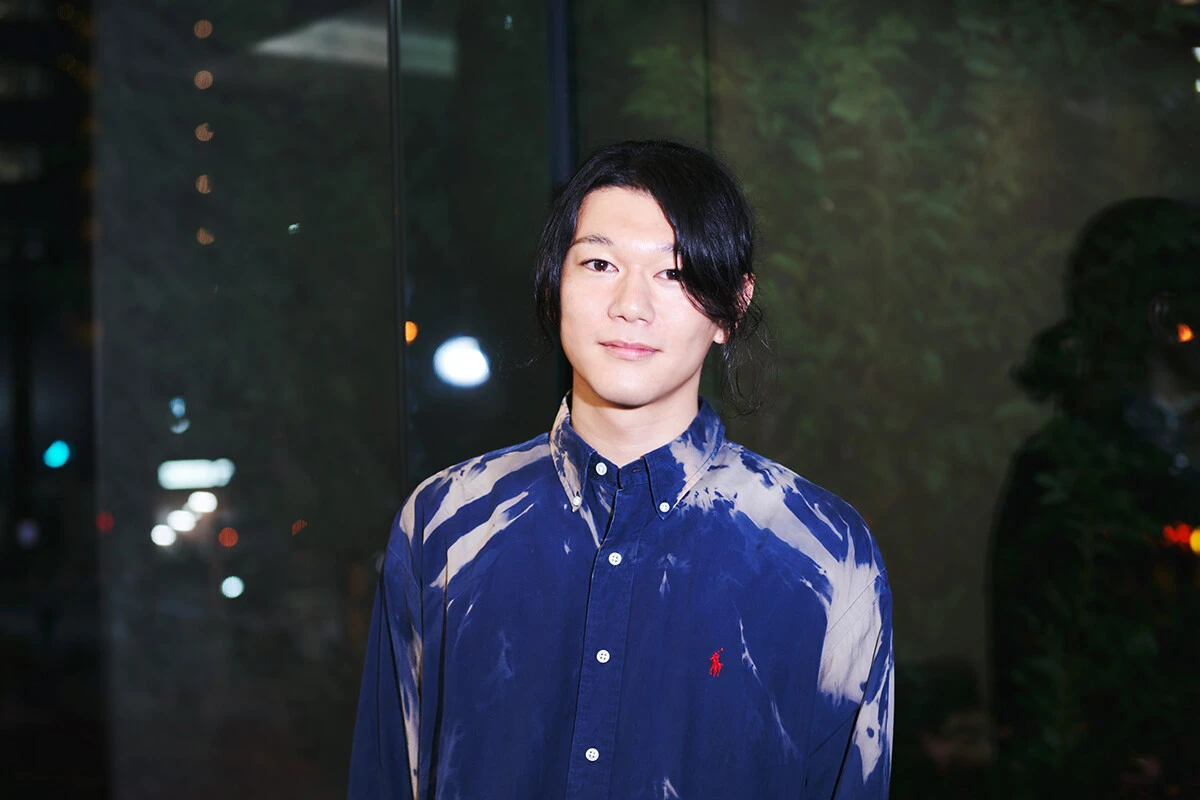 芥川賞候補にもなった新鋭作家・島口大樹が新刊で描いたのは「3次元空間には還元されない生の明滅」