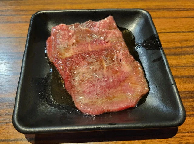 「プレミアムゴージャスコース」限定で注文できる上タン。口の中で溶ける感覚はまさに高級タンと呼ぶにふさわしい