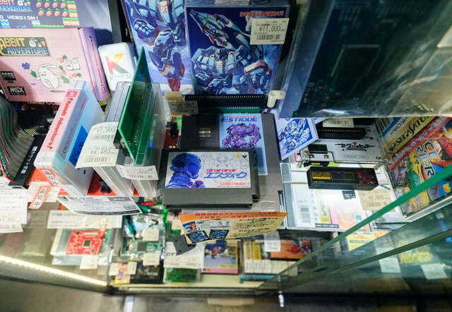 復刻版ソフトも人気で中古市場ではプレ値で販売されることも！