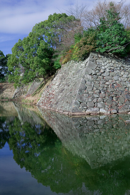 奈良県にある郡山城跡の堀と石垣。秀長はここを居城としていた