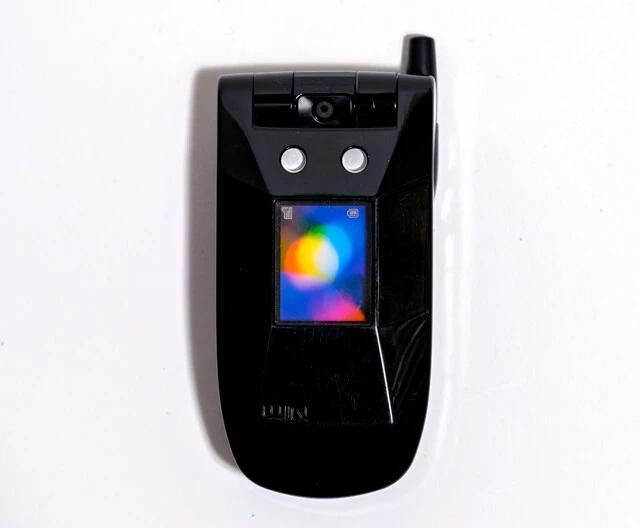 W11K KURO。ほかにホワイト（SHIRO）もラインナップされた